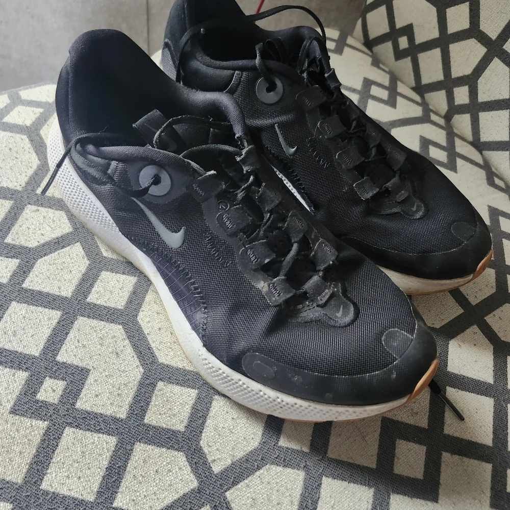 Nike React Escape Run WMNS “Black / Dark Smoke Grey / White” • Size 10 • CV3817-